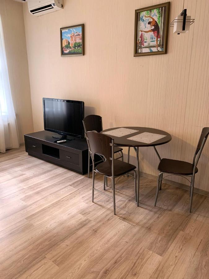 Excellent Apartment In The Center Of Odessa Екстер'єр фото
