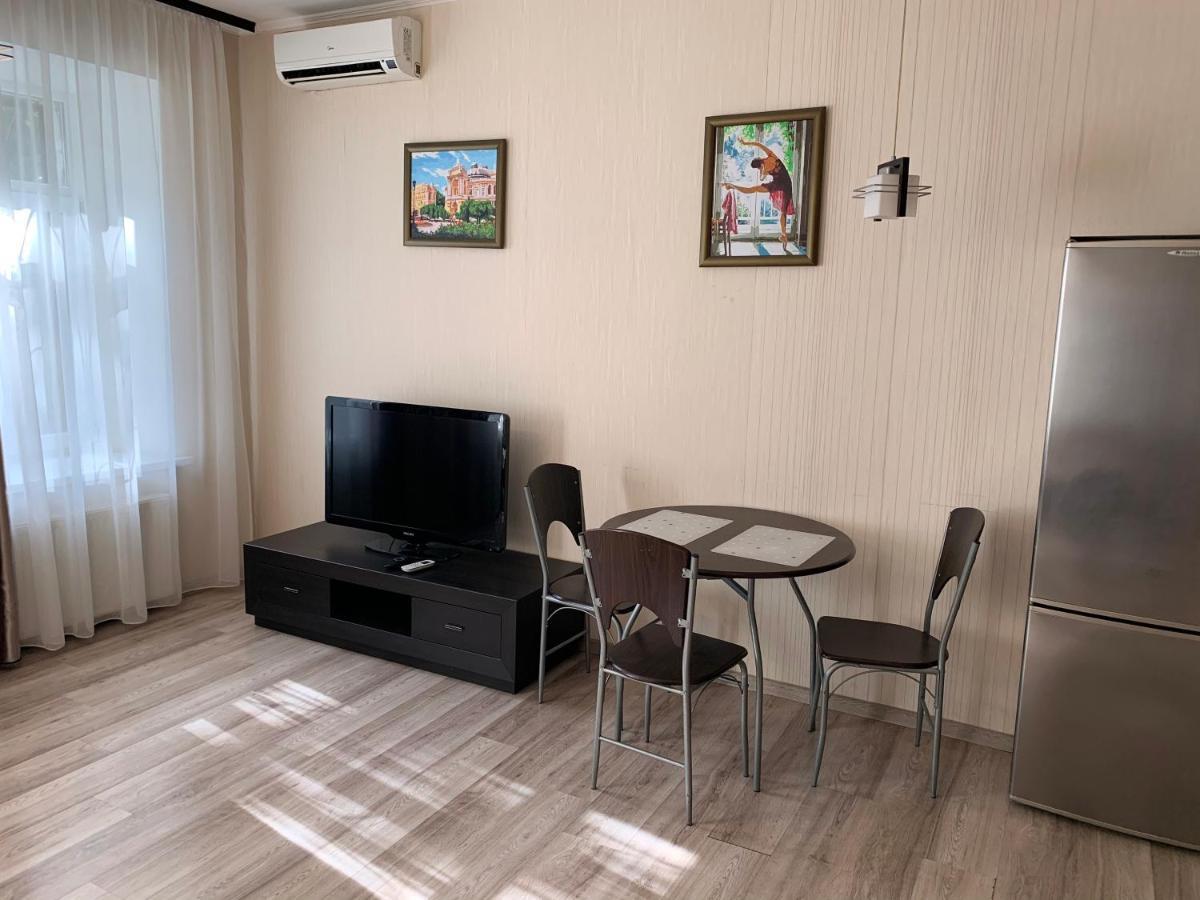 Excellent Apartment In The Center Of Odessa Екстер'єр фото